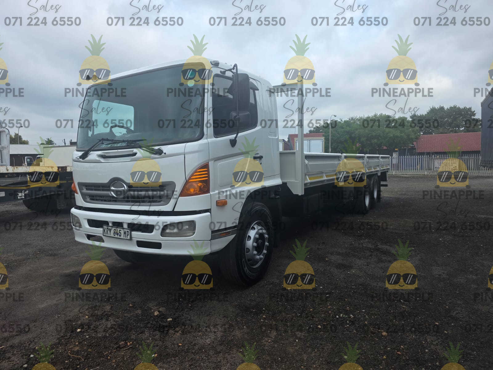 2012 Hino 1626 6×2 Tag Axle